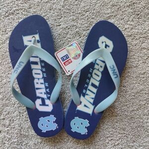 Women's UNC Flip Flops - Licensed Collegewear. Brand New with tags! Small 7-8